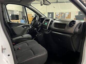 2018-renault-trafic-1406145-45004255