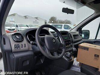 2018-renault-trafic-1406161-45004442