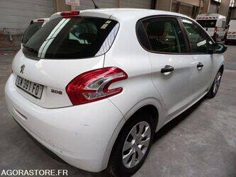 2013-peugeot-208-1406174-45004567
