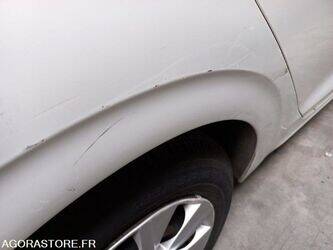 2013-peugeot-208-1406174-45004569