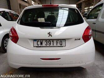 2013-peugeot-208-1406174-45004570