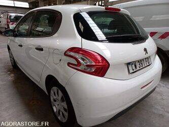 2013-peugeot-208-1406174-45004571