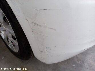 2013-peugeot-208-1406174-45004572