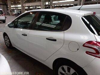 2013-peugeot-208-1406174-45004573