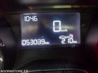 2013-peugeot-208-1406174-45004576