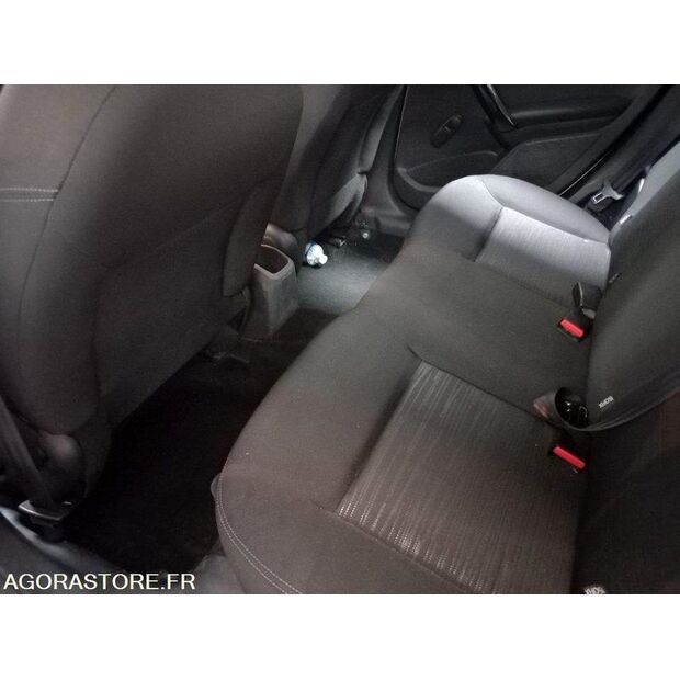 2013 بيجو 208-45004578