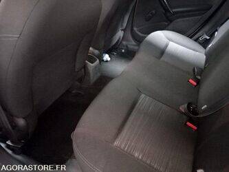 2013-peugeot-208-1406174-45004578