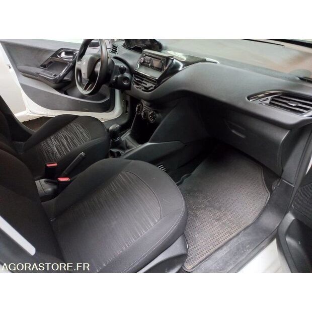 2013 بيجو 208-45004581