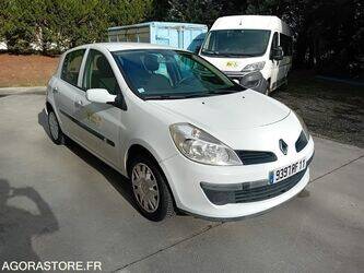 2008-renault-clio-1406177-45004596