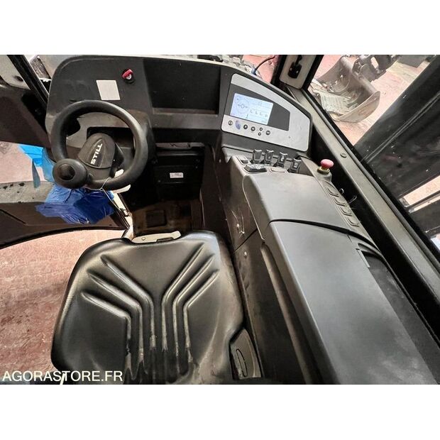 Still FM-X17-45004637