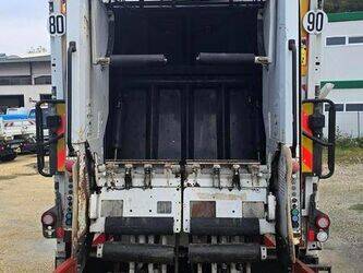 2013-renault-premium-1406187-45004733