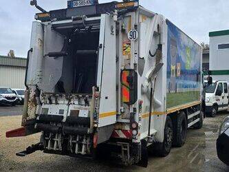 2013-renault-premium-1406187-45004734