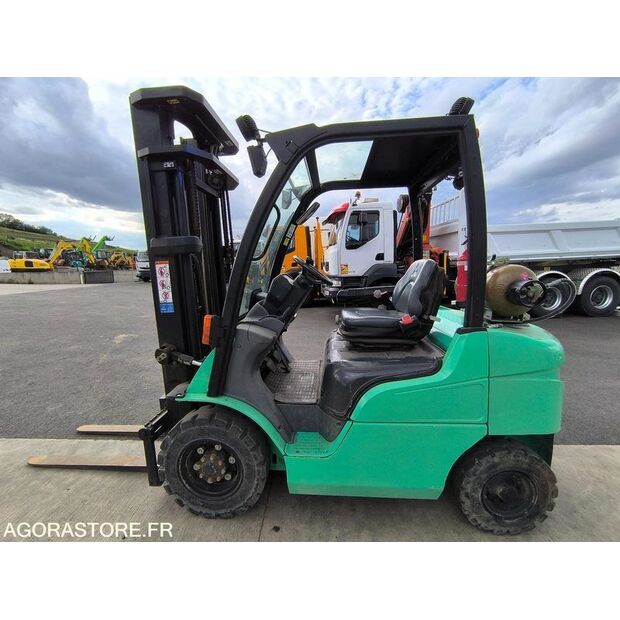 2011 ميتسوبيشي FG25N-45004942