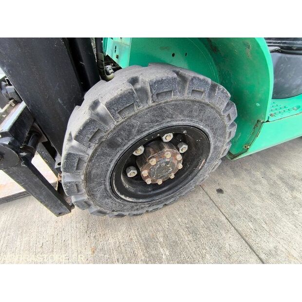 2011 ميتسوبيشي FG25N-45004945