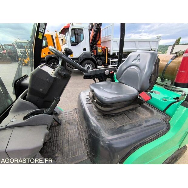 2011 ميتسوبيشي FG25N-45004949