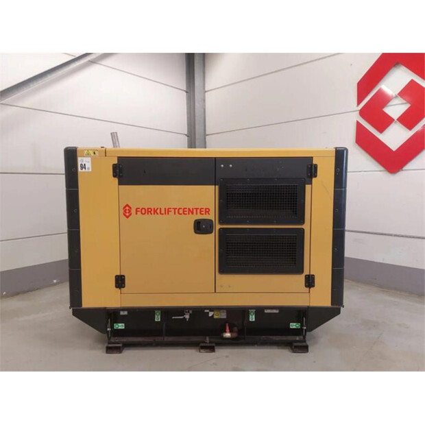 2017 Caterpillar DE33E0-45005832