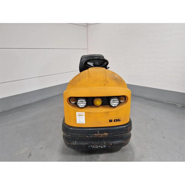 2011 Still R06-45007064