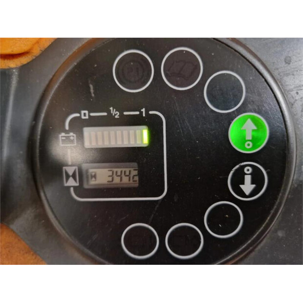 2011 Still R06-45007068