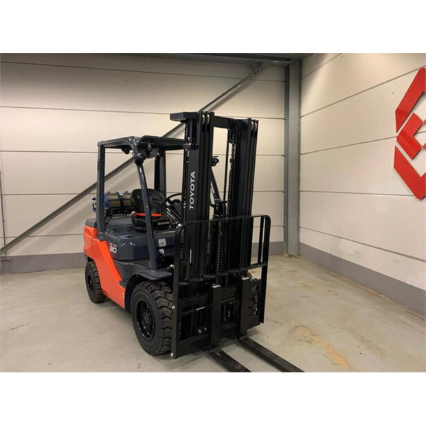 2023 Toyota 02-8FGF30-45007310