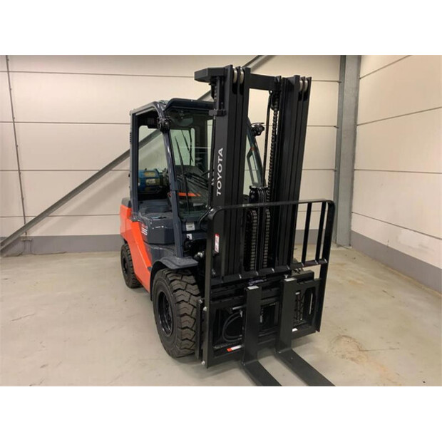 2023 تويوتا 02-8FGJF35-45007320