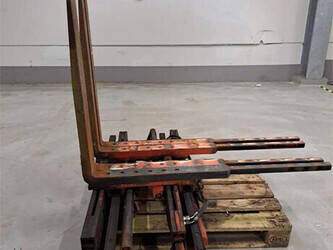 صورة ل مرفقات 2011 كاوب 2T429 للبيع في هولندا