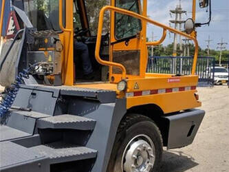 2011-terberg-yt182-1406512-45008923