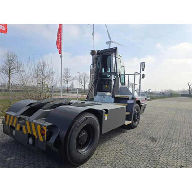 2024 Terberg YT220-45008976