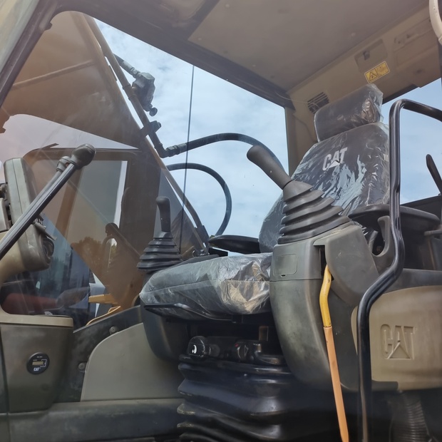 2024 كاتربيلر 323D-45009728