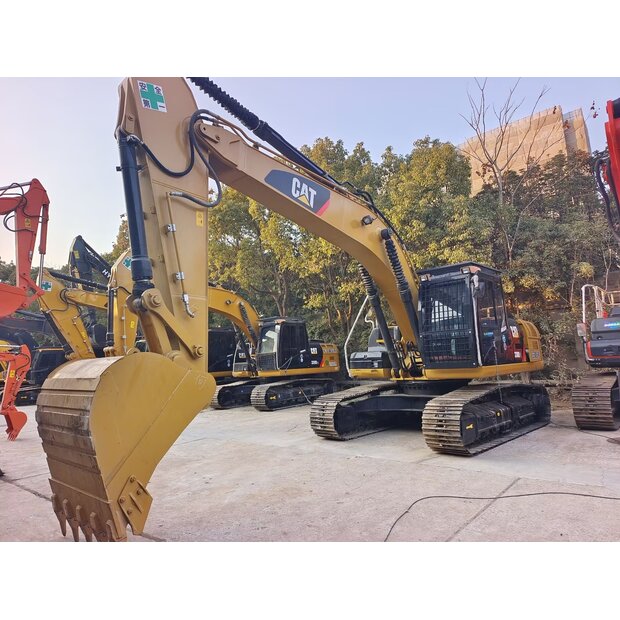 2024 Caterpillar 330D2L-45010181