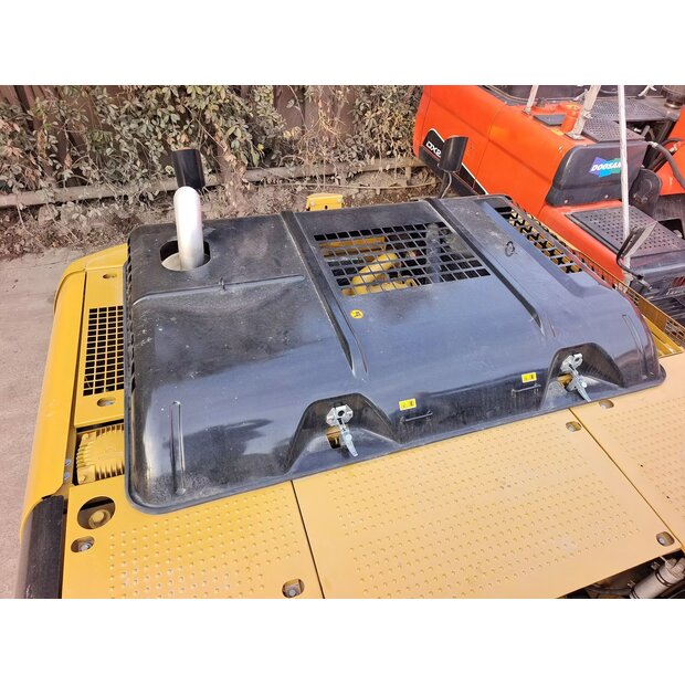 2024 Caterpillar 330D2L-45010188