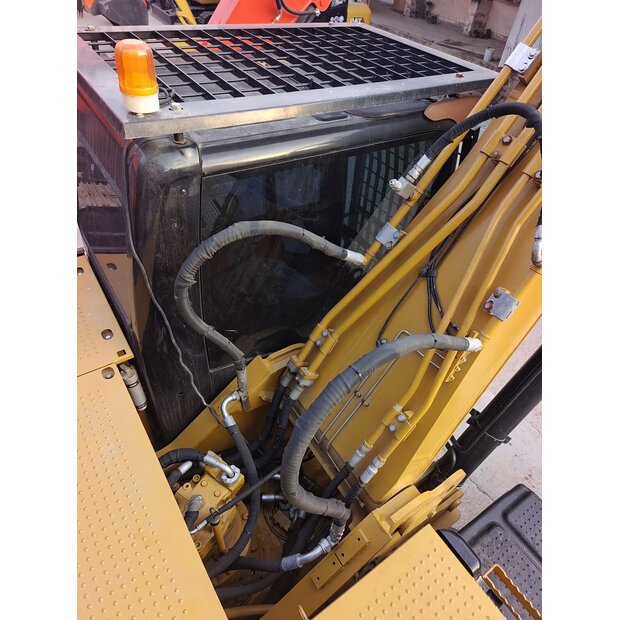 2024 Caterpillar 330D2L-45010189