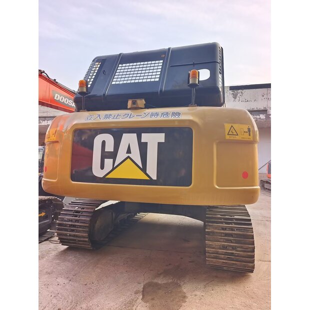 2024 Caterpillar 330D2L-45010194