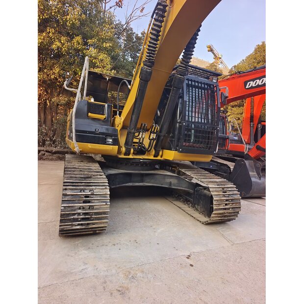 2024 Caterpillar 330D2L-45010196