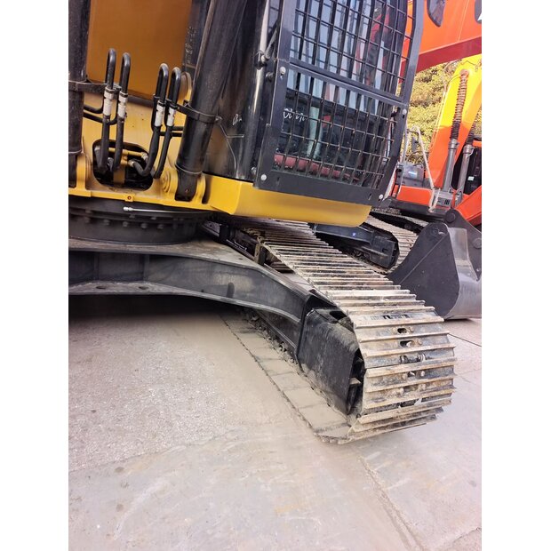 2024 Caterpillar 330D2L-45010199