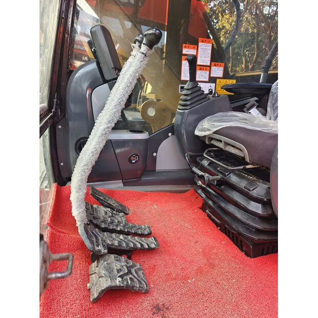 2024 Caterpillar 330D2L-45010208