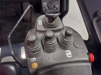 2020-toyota-8fbmkt25-1406358-45013827