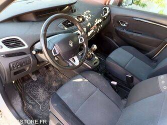 2012-renault-megane-1407049-45030856