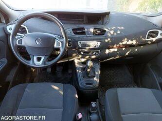 2012-renault-megane-1407049-45030860