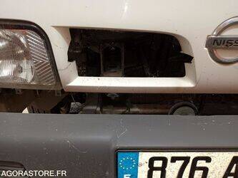 صورة ل شاحنات مسطحة 2004 نيسان Cabstar