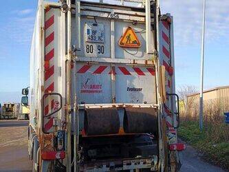 2014-renault-premium-1407076-45031039