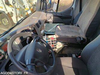 2014-renault-premium-1407076-45031042