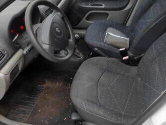 2003-renault-clio-1407116-45031463