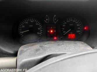 2003-renault-clio-1407116-45031464