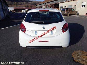 2018-peugeot-208-1407119-45031483