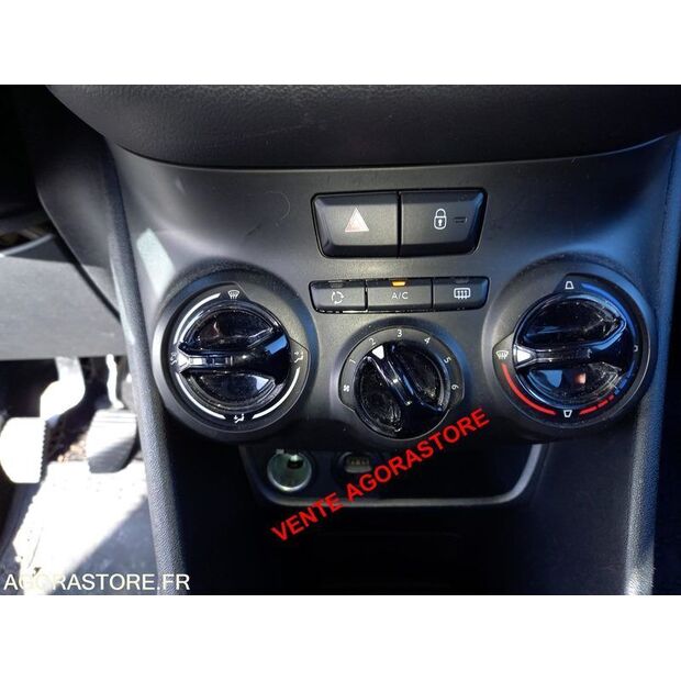 2018 Peugeot 208-45031493