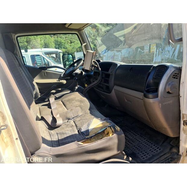 2009 نيسان Cabstar-45031561