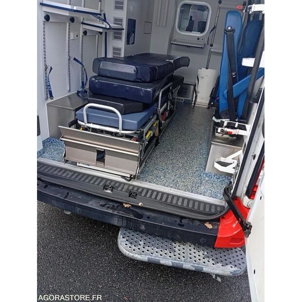 2019 رينو Master-45031707