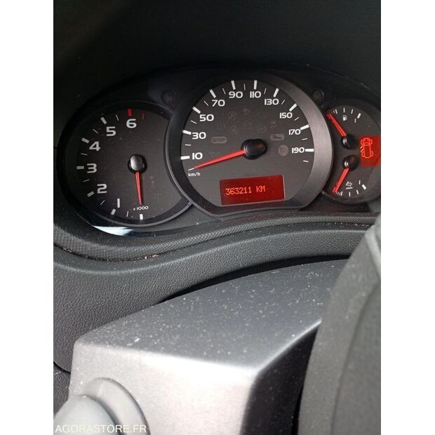 2019 رينو Master-45031712