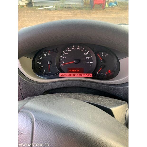 2016 رينو Master-45031758