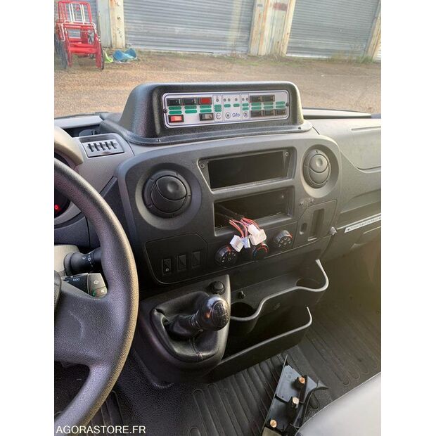 2016 رينو Master-45031759